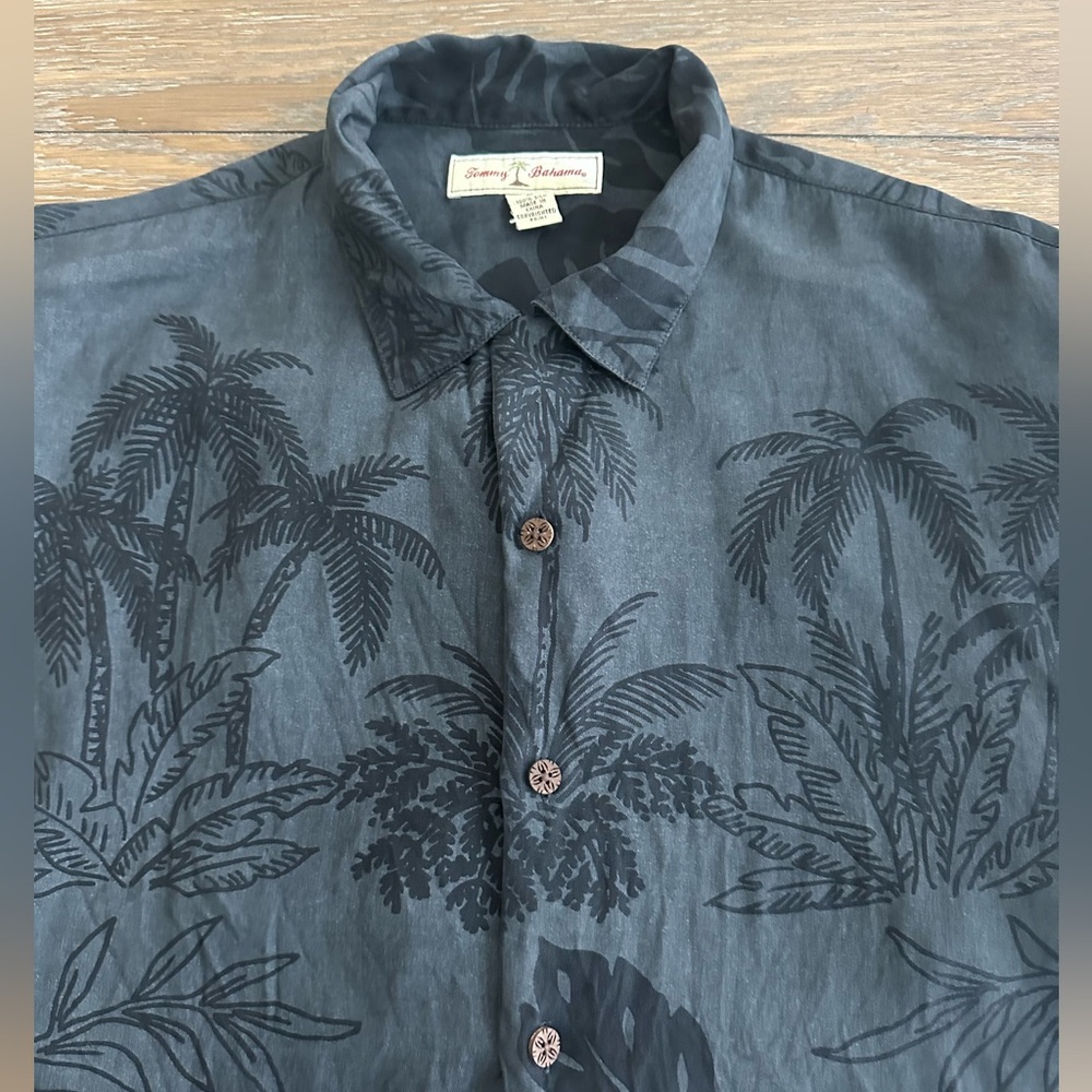 Tommy Bahama Black/Grey 100% Silk Short‎ Sleeve Shirt Size M